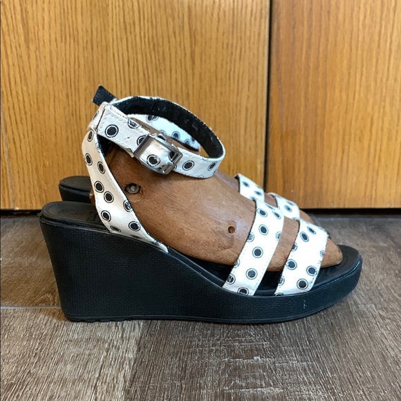 Crocs Women's Leigh Polka Dot Black And White Printed Wedge Heels Women's Size 9 - Picture 1 of 7